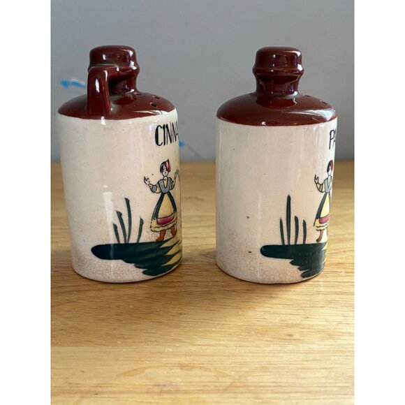 Vintage Ceramic Cinnamon & Paprika Spice Shakers Folk Art Handled Jugs Set Of 2 - Picture 5 of 7